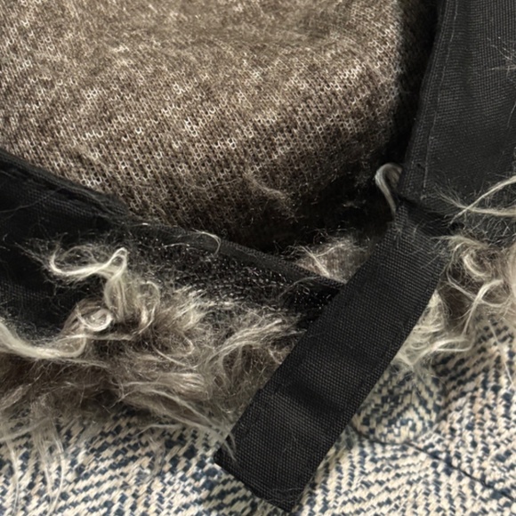 Visor Cap with Fake Hair - Picture 6 of 7